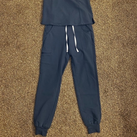 Figs Set Dark Harbor Joggers XS and one pocket top XXS - Picture 3 of 4